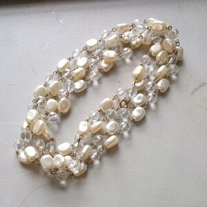 Elegant Pearl and Crystal Necklace